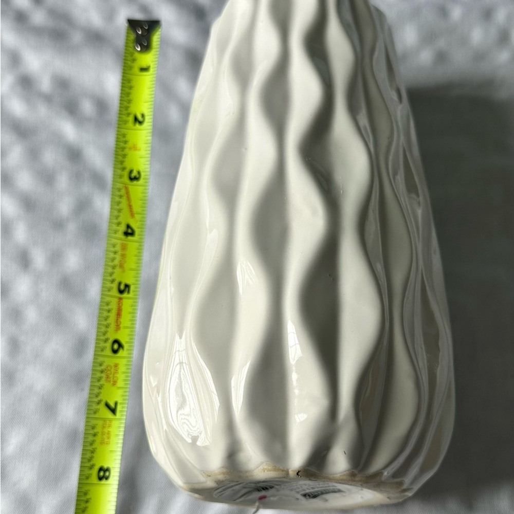 white vase - Picture 2 of 2